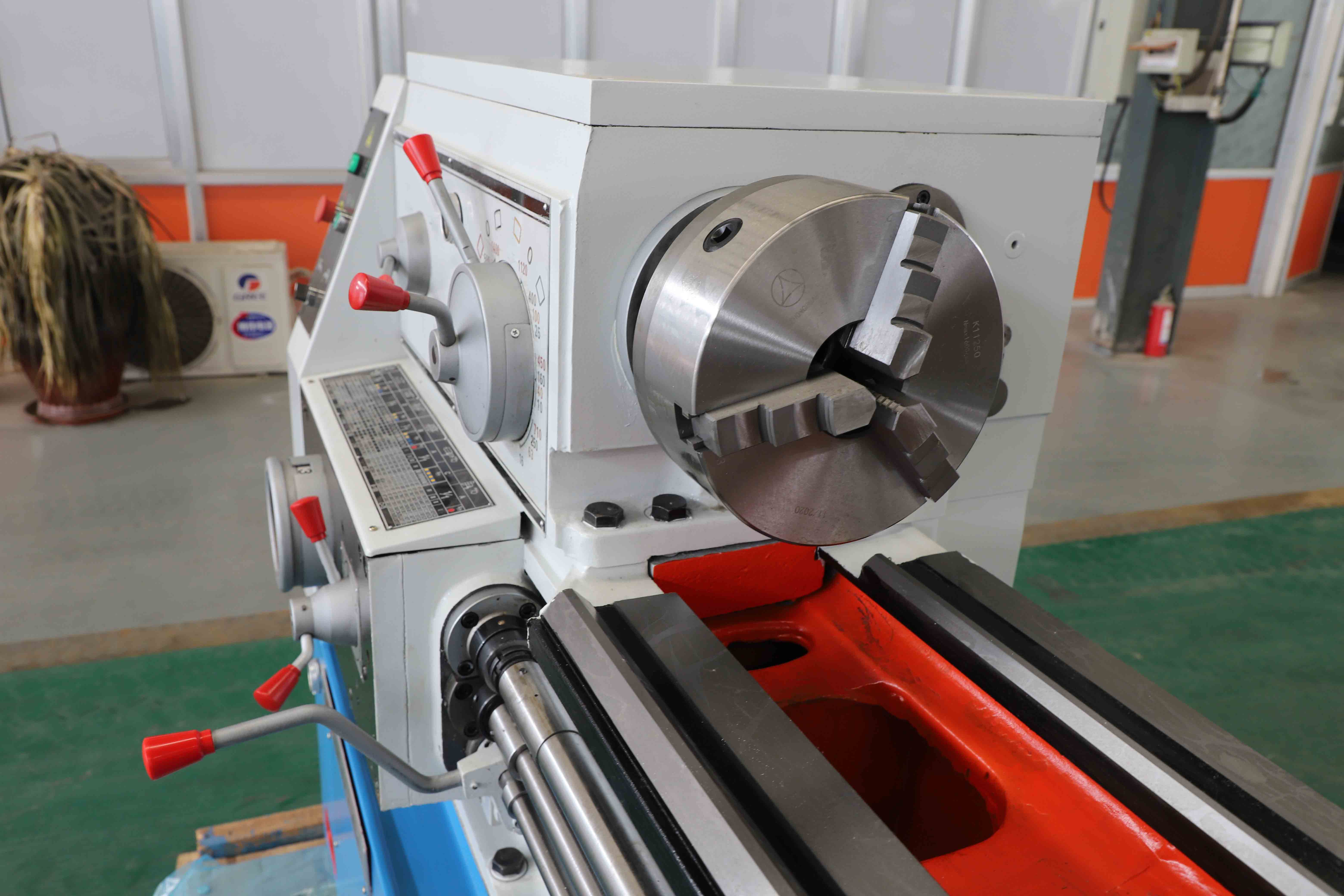 Metal three-jaw chuck
