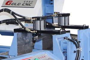 Two Sets Of Hydraulic Vises